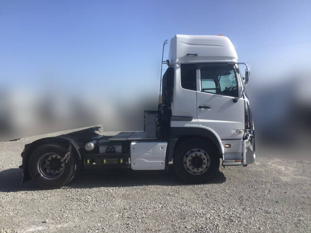 UDトラックスクオントレーラーヘッド（トラクターヘッド）大型（10t）[写真06]