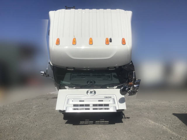 UDトラックスクオントレーラーヘッド（トラクターヘッド）大型（10t）[写真08]