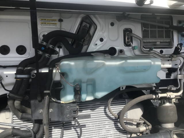 UDトラックスクオントレーラーヘッド（トラクターヘッド）大型（10t）[写真09]