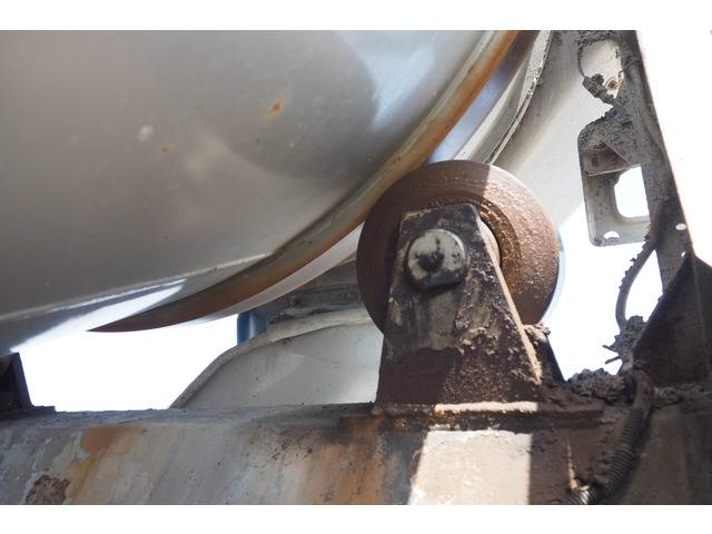 三菱ふそうファイターミキサー車（コンクリートミキサー）中型（4t）[写真20]