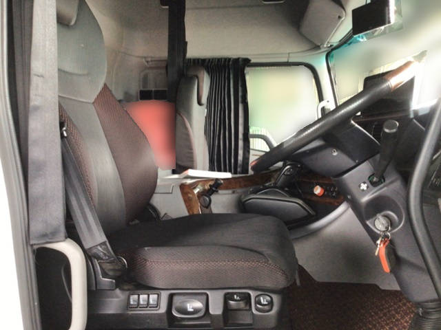 UDトラックスクオンアルミウイング大型（10t）[写真30]