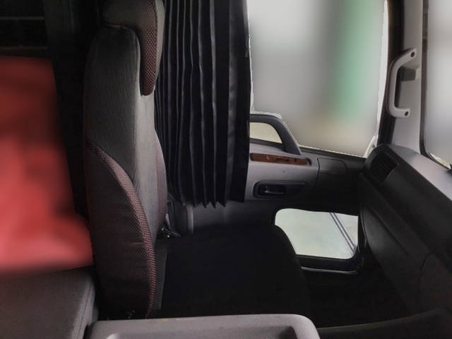 UDトラックスクオンアルミウイング大型（10t）[写真31]