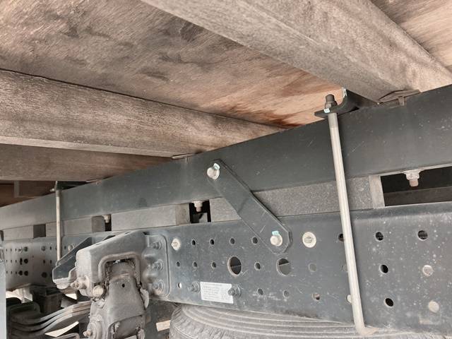 三菱ふそうキャンター平ボディ小型（2t・3t）[写真22]