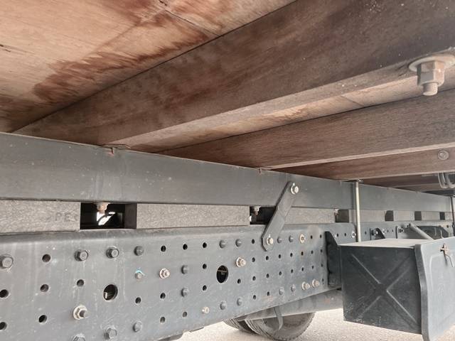 三菱ふそうキャンター平ボディ小型（2t・3t）[写真23]