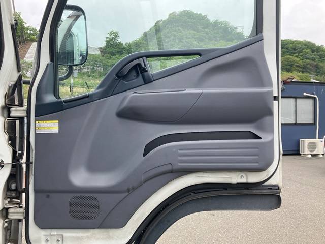 三菱ふそうキャンター平ボディ小型（2t・3t）[写真29]