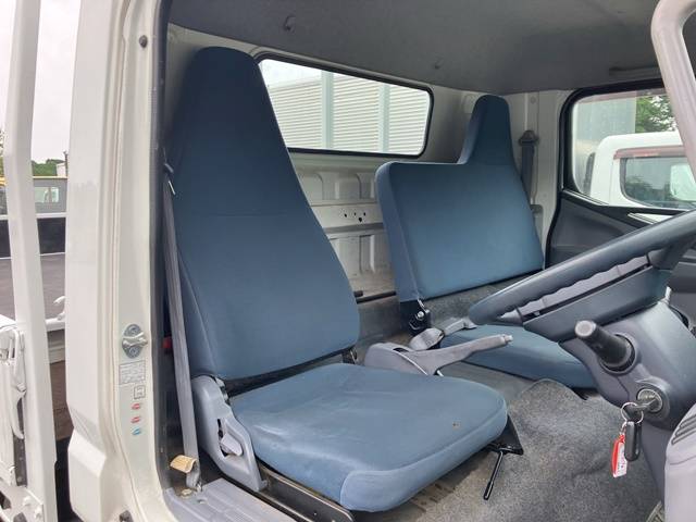 三菱ふそうキャンター平ボディ小型（2t・3t）[写真33]