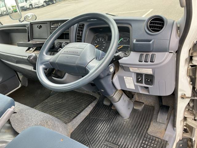 三菱ふそうキャンター平ボディ小型（2t・3t）[写真34]