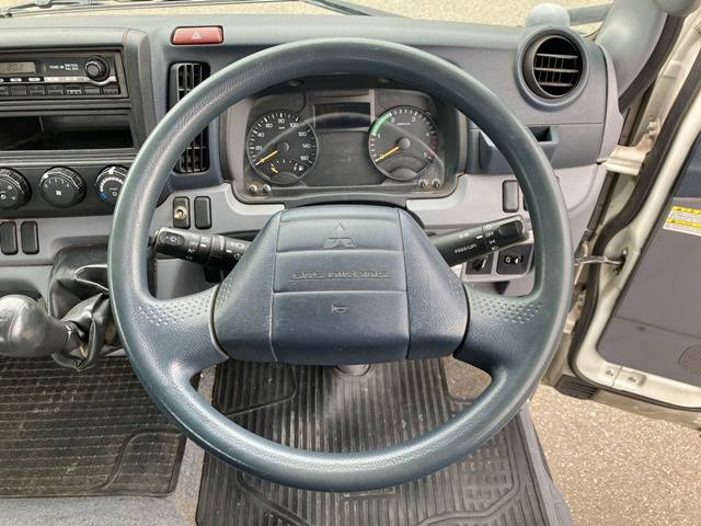 三菱ふそうキャンター平ボディ小型（2t・3t）[写真35]