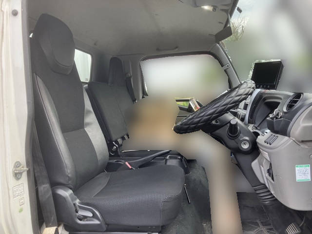 三菱ふそうキャンター平ボディ小型（2t・3t）[写真28]