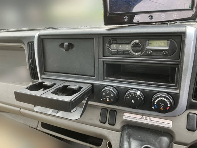 三菱ふそうキャンター平ボディ小型（2t・3t）[写真31]