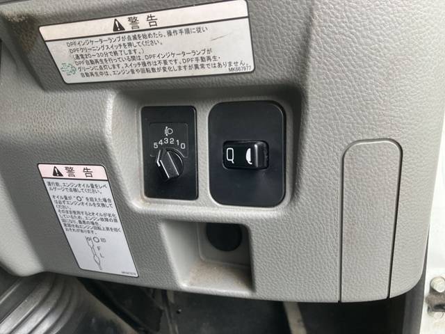 三菱ふそうキャンター平ボディ小型（2t・3t）[写真36]