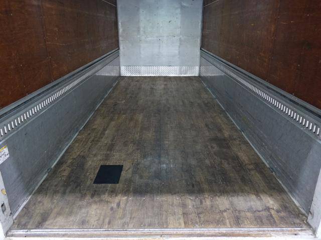 いすゞフォワードアルミウイング中型（4t）[写真11]