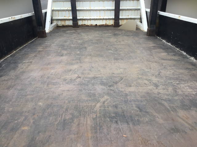 三菱ふそうキャンター平ボディ小型（2t・3t）[写真10]