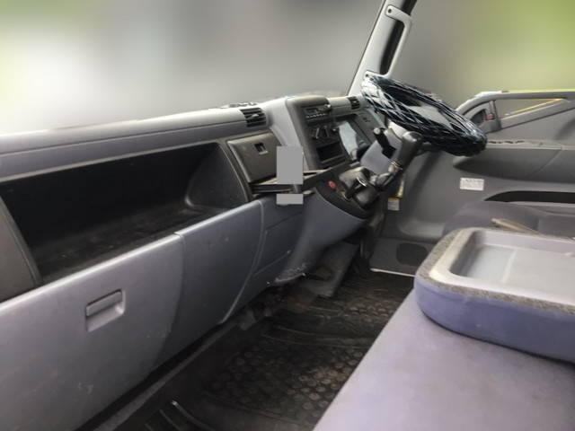 三菱ふそうキャンター平ボディ小型（2t・3t）[写真27]