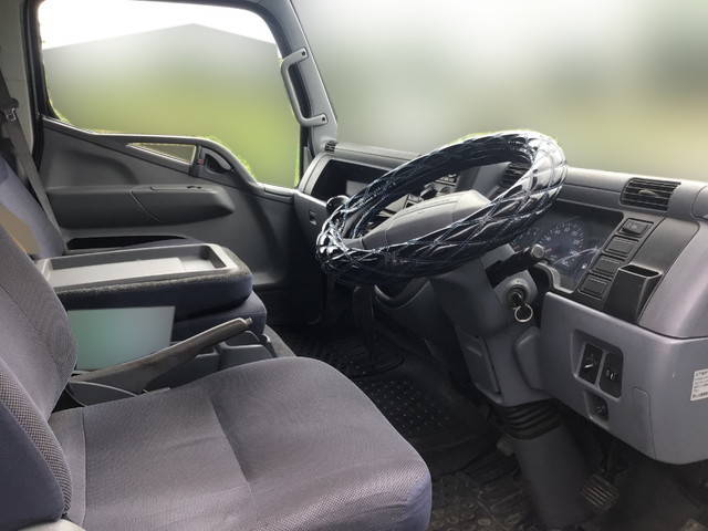 三菱ふそうキャンター平ボディ小型（2t・3t）[写真28]