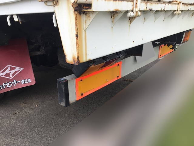 三菱ふそうキャンター平ボディ小型（2t・3t）[写真08]