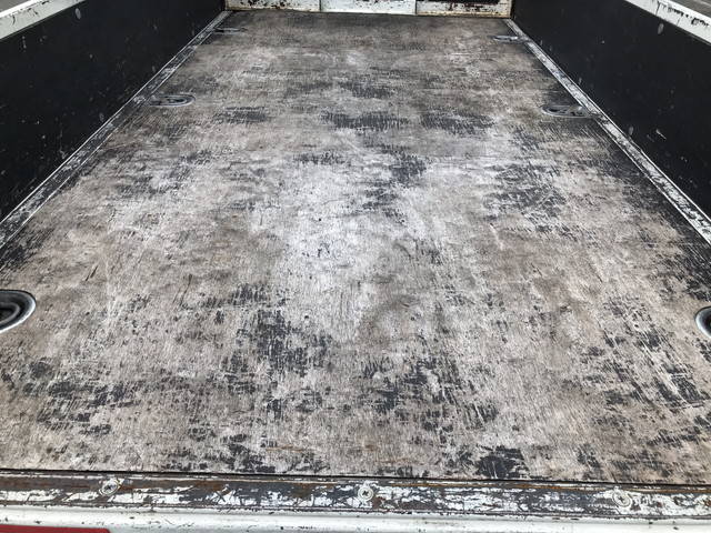 三菱ふそうキャンター平ボディ小型（2t・3t）[写真12]