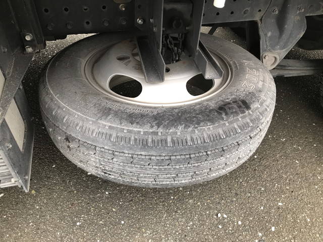 三菱ふそうキャンター平ボディ小型（2t・3t）[写真17]