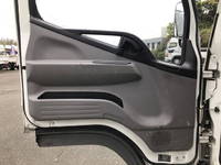 三菱ふそうキャンター平ボディ小型（2t・3t）[写真24]