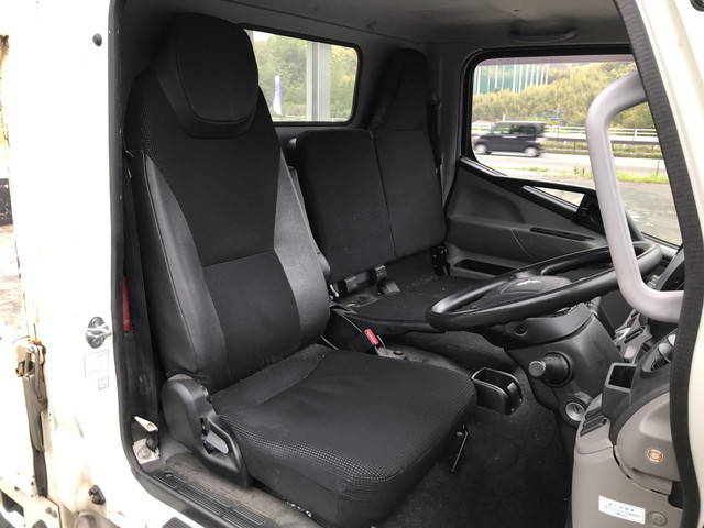 三菱ふそうキャンター平ボディ小型（2t・3t）[写真27]