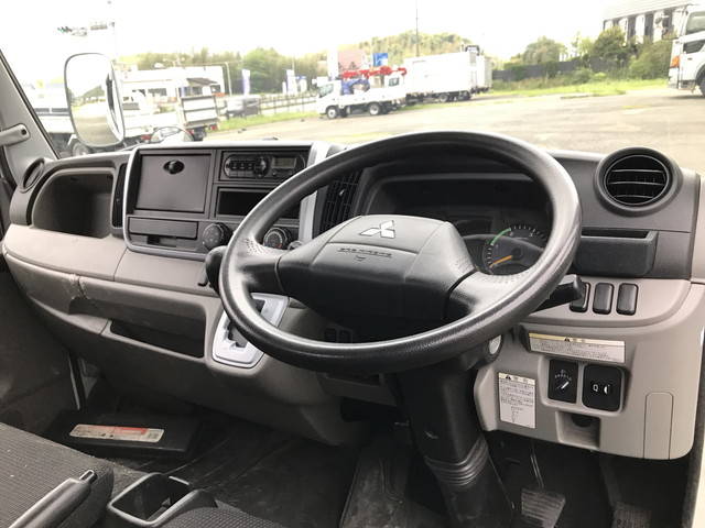 三菱ふそうキャンター平ボディ小型（2t・3t）[写真30]