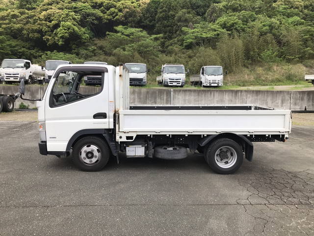 三菱ふそうキャンター平ボディ小型（2t・3t）[写真04]