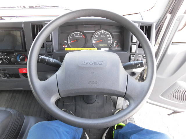 いすゞエルフアルミバン小型（2t・3t）[写真30]