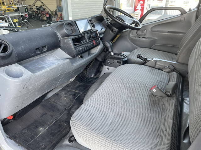 日野デュトロ平ボディ小型（2t・3t）[写真30]