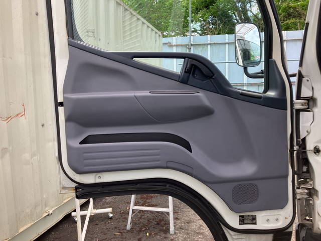 三菱ふそうキャンターアルミバン小型（2t・3t）[写真27]