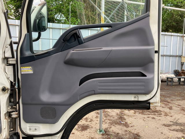 三菱ふそうキャンターアルミバン小型（2t・3t）[写真28]