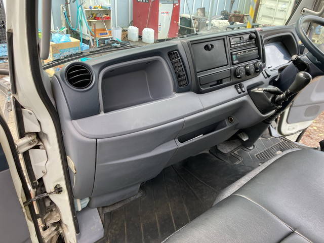 三菱ふそうキャンターアルミバン小型（2t・3t）[写真31]