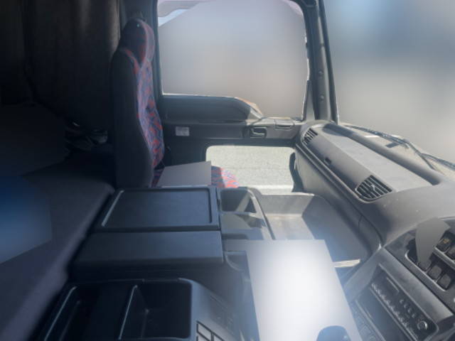 いすゞギガトレーラーヘッド（トラクターヘッド）大型（10t）[写真31]