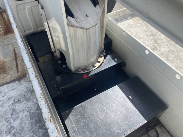 いすゞエルフ高所作業車小型（2t・3t）[写真10]