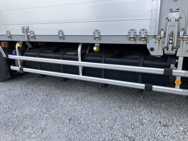 UDトラックスクオンアルミウイング大型（10t）[写真15]