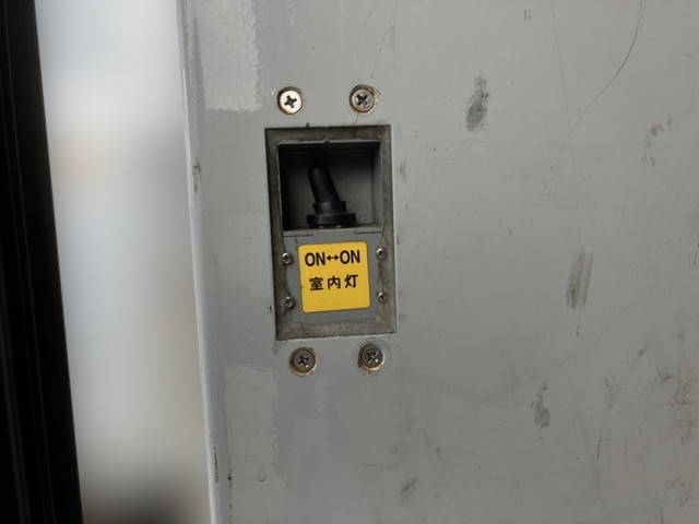 UDトラックスクオンアルミウイング大型（10t）[写真09]