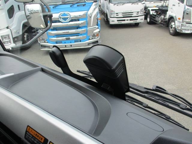 三菱ふそうファイタークレーン4段中型（4t）[写真08]