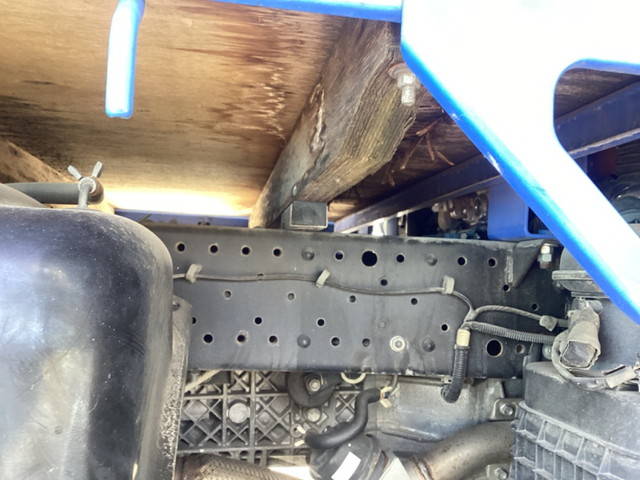 いすゞエルフ平ボディ小型（2t・3t）[写真16]