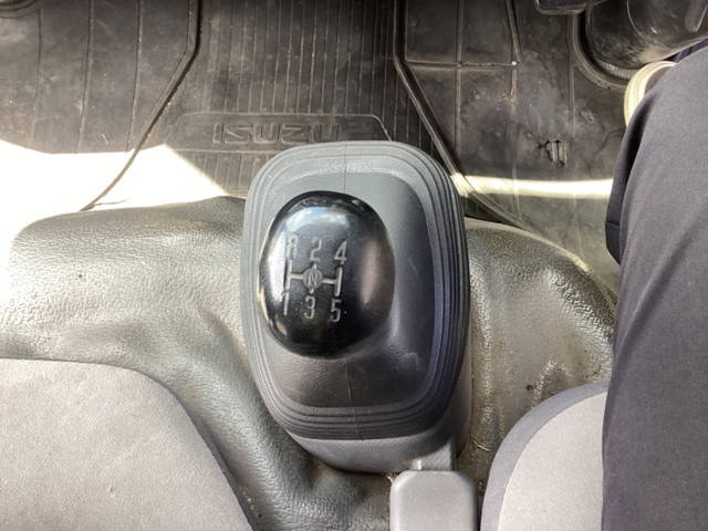 いすゞエルフ平ボディ小型（2t・3t）[写真32]