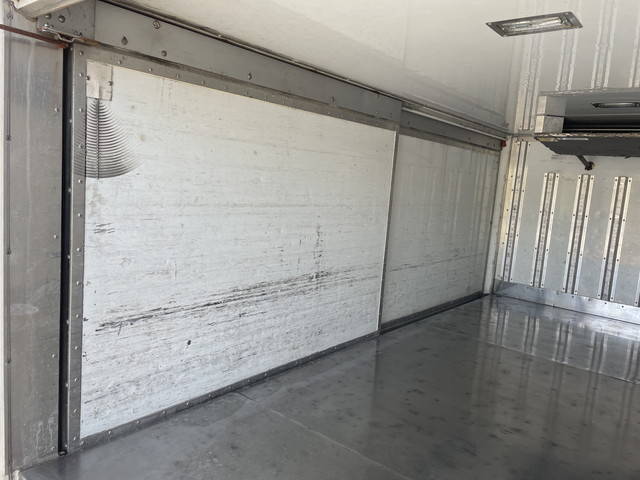 いすゞエルフ冷凍車（冷蔵車）小型（2t・3t）[写真13]