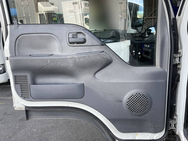 いすゞエルフ冷凍車（冷蔵車）小型（2t・3t）[写真26]