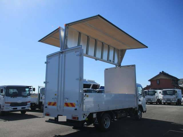 三菱ふそうキャンターアルミウイング小型（2t・3t）[写真02]