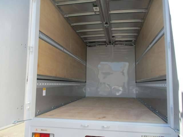 三菱ふそうキャンターアルミウイング小型（2t・3t）[写真09]