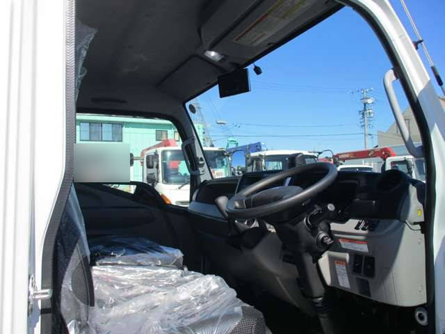 三菱ふそうキャンターアルミウイング小型（2t・3t）[写真16]