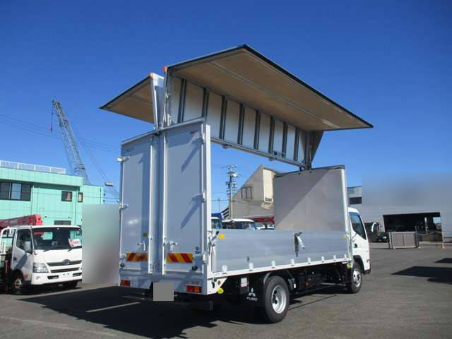 三菱ふそうキャンターアルミウイング小型（2t・3t）[写真02]