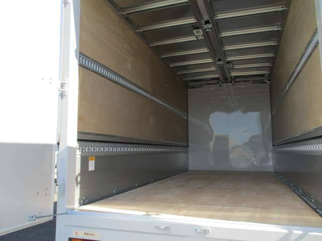 三菱ふそうキャンターアルミウイング小型（2t・3t）[写真07]