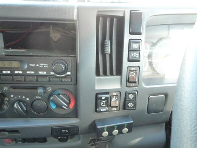 いすゞフォワードアルミウイング中型（4t）[写真10]