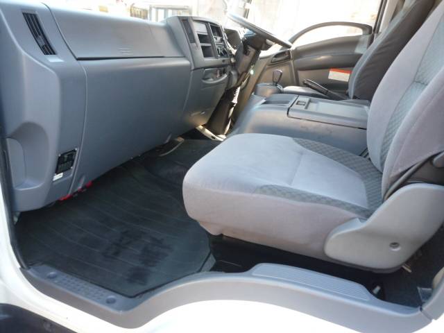 いすゞフォワードアルミウイング中型（4t）[写真13]