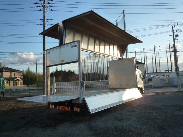 いすゞフォワードアルミウイング中型（4t）[写真02]