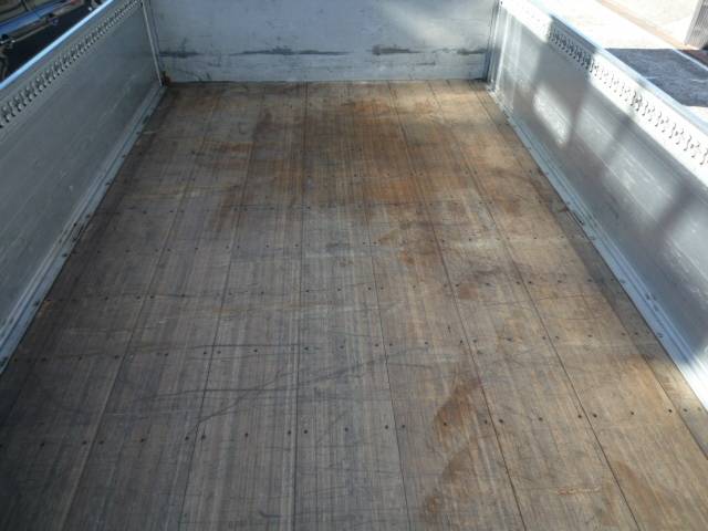 いすゞフォワードアルミウイング中型（4t）[写真31]