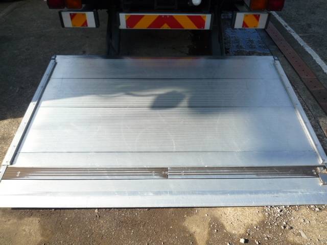 いすゞフォワードアルミウイング中型（4t）[写真35]